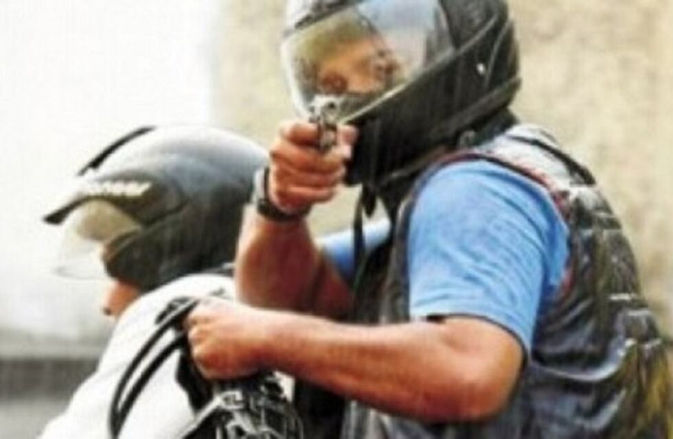 Así atacan motochoros en un barrio del sur de Córdoba