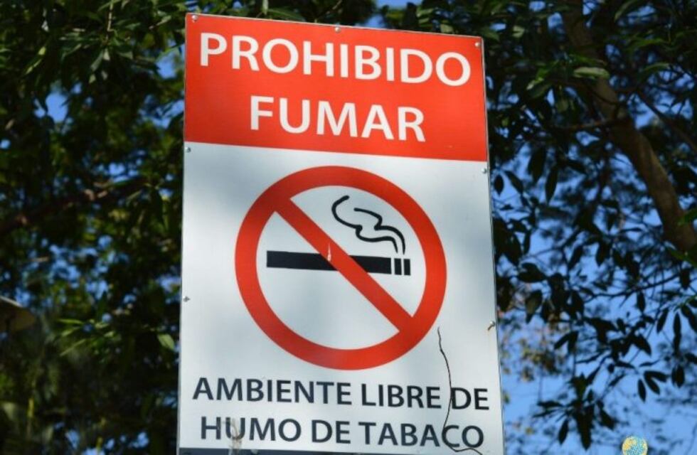 Ciudad: se restringe para fumar al aire libre en espacios públicos
