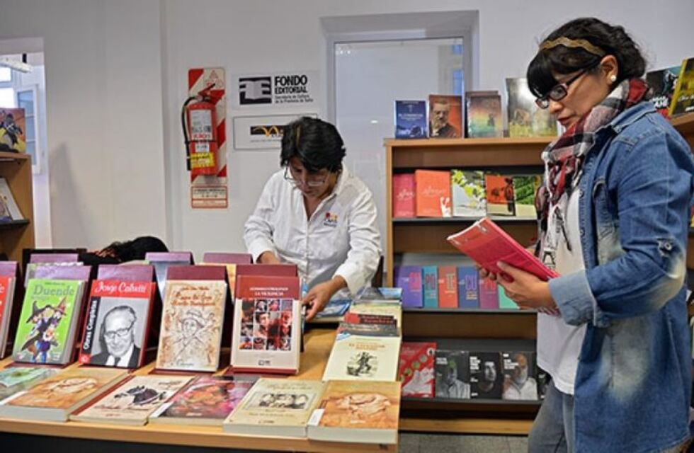 Lectores, editores y escritores se encuentran en la novena edición de Salta Expo Libro