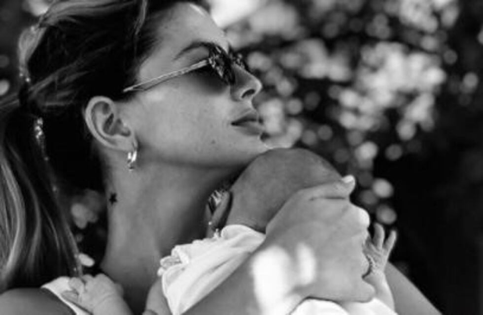 La tierna foto de la China Suárez amamantando a Magnolia