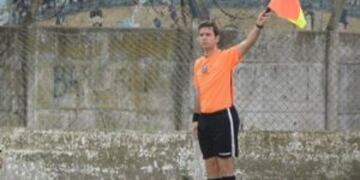 Luciano Tessandori, hijo del periodista de Canal 3, dirigiu00f3 este martes el amistoso en Newell's y Atlu00e9tico Paranu00e1.