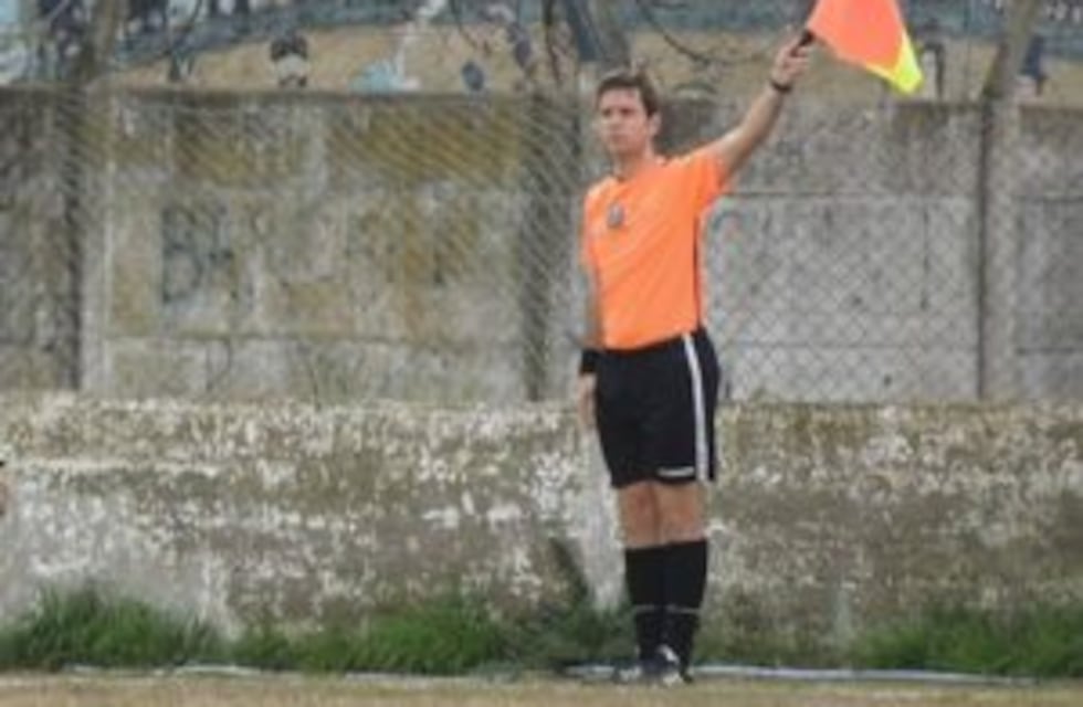 El hijo de un reconocido periodista local, árbitro del amistoso entre Newell's y Atlético Paraná