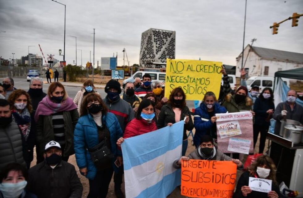 Con olla popular, transportistas se manifestaron frente al Centro Cívico