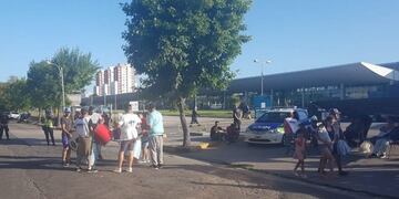 Caos en la Ferroautomotora: piquete de maleteros generan inconvenientes en la llegada a Mar del Plata (Foto: 0223)