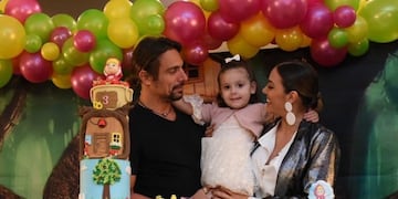Floppy Tesouro, Rodrigo Fernandez Prieto junto a su pequeña hija Moorea (Foto: Instagram/ floppytesouro)