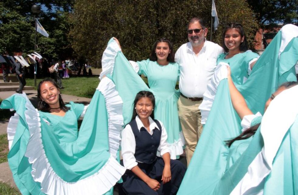 Estudiantes del CPA llevaron color y danza a la Plaza de la Democracia