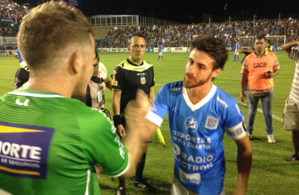 Pablo Aimar se retiró en medio de una ovación en su partido despedida