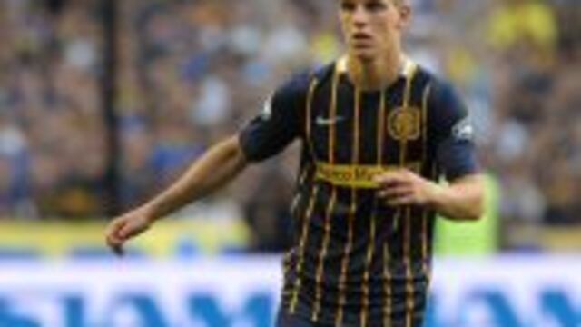 Rosario Central's midfielder Giovani Lo Celso gestures during their Argentina First Division football match against Boca Juniors at La Bombonera stadium, in Buenos Aires, on November 20, 2016. / AFP PHOTO / ALEJANDRO PAGNI cancha de boca juniors Giovani L