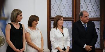 Los flamantes integrantes del Gabinete entraron en funciones oficialmente luego de la ceremonia\u002E (@cfascendini)