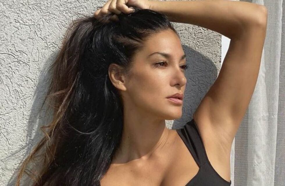 Silvina Escudero compartió una foto desde su cama y en ropa interior: "¿Quién más se quiere quedar en la cama?"