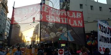 Protesta en Callao y Corrientes\u002E
