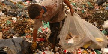 El estudio, realizado en junio y julio por estudiantes universitario detectó que en el Gran Mendoza hay 1\u002E244 personas que viven de la basura\u002E