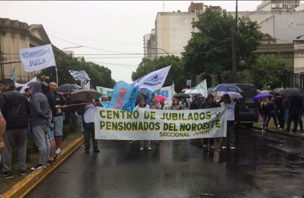Capturaron tres micros armados camino a la Legislatura bonaerense
