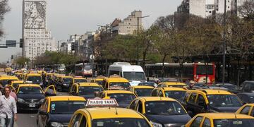Taxistas protestan contra Uber\u002E (EFE)