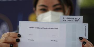 Papeleta del plebiscito en Chile (Foto: FRANCISCO CASTILLO/AGENCIAUNO)