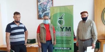 Productores de Jardín América recibieron herramientas por parte del INYM