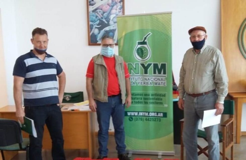 Productores de Jardín América recibieron herramientas por parte del INYM