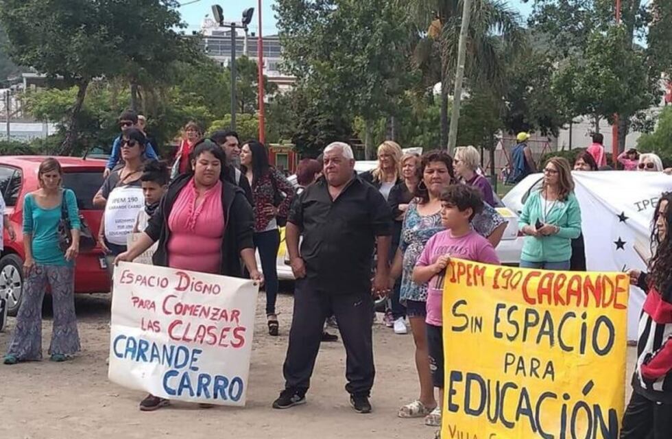 "Un galpón no es una escuela": el reclamo en caravana del Carande Carro de Carlos Paz