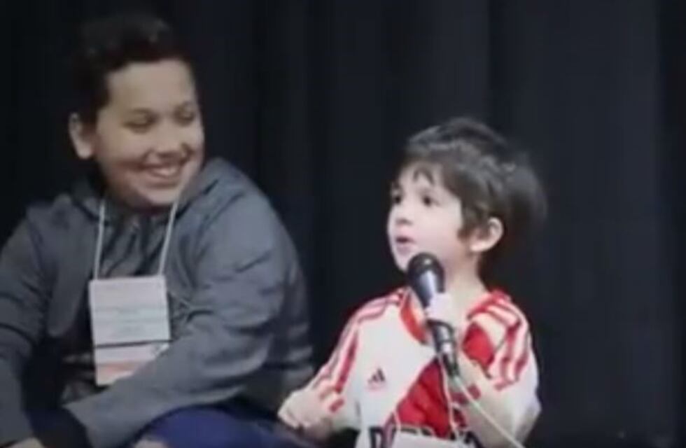 ¡Pura ternura! Un niño invitó al plantel de River a jugar a su casa