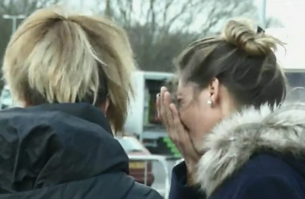 La hermana de Emiliano Sala quebró en llanto durante la visita al homenaje del Cardiff