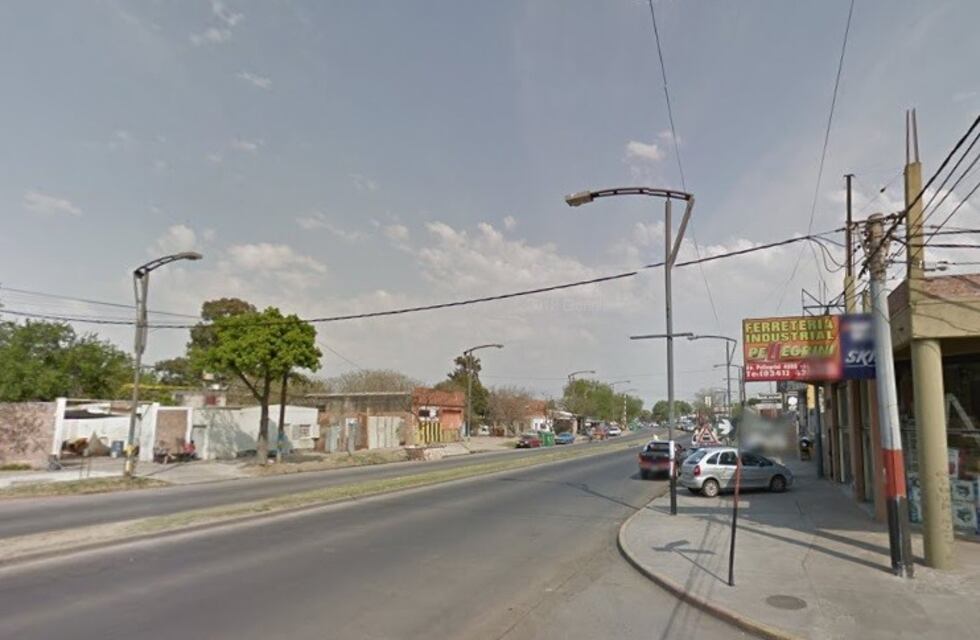 Robaron una gomería, huyeron en una pick up y los detuvieron tras chocar en la zona oeste