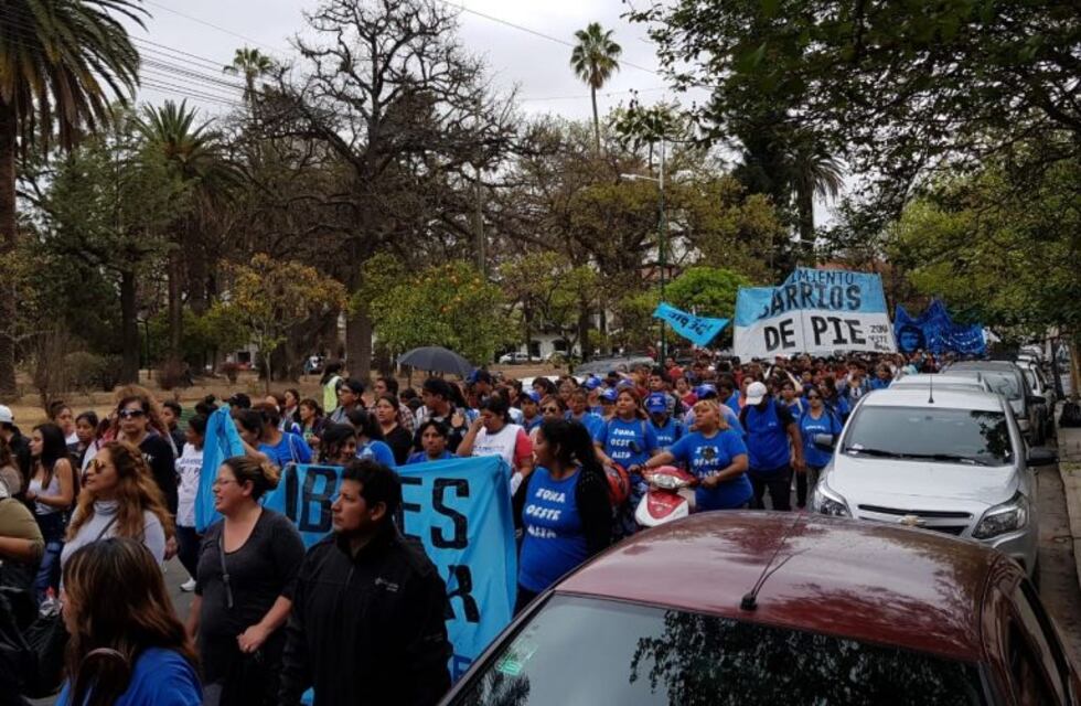 Una multitud cerró el paro frente a la Legislatura salteña