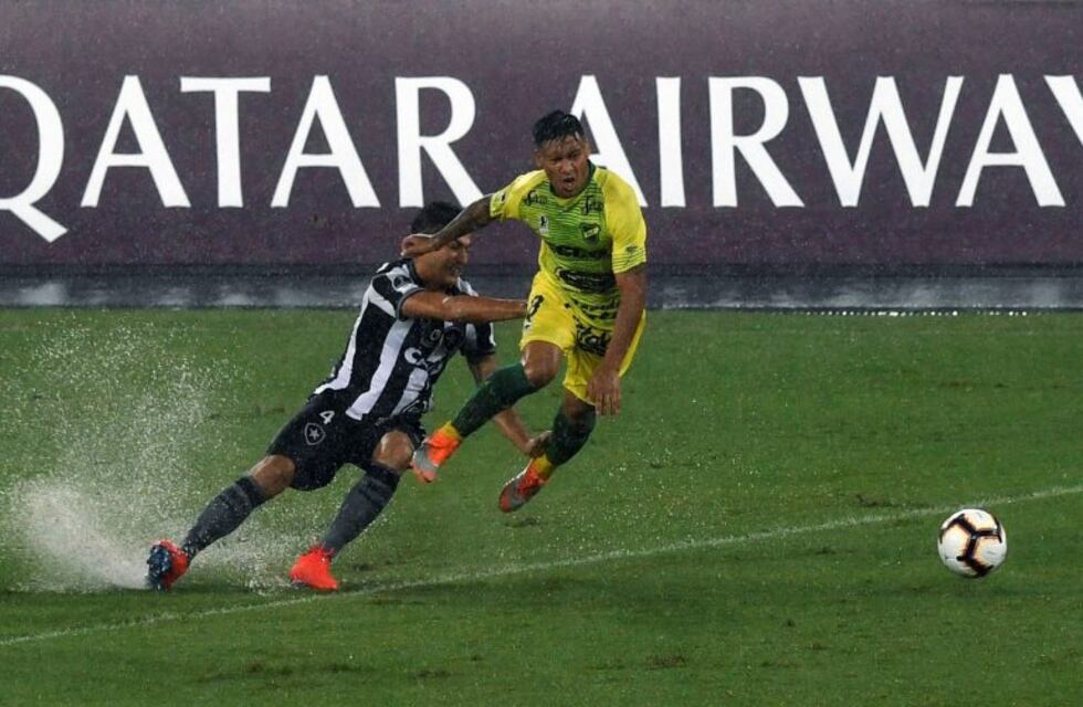 Defensa y Justicia, con "Domi" Blanco defiende la punta de la Superliga