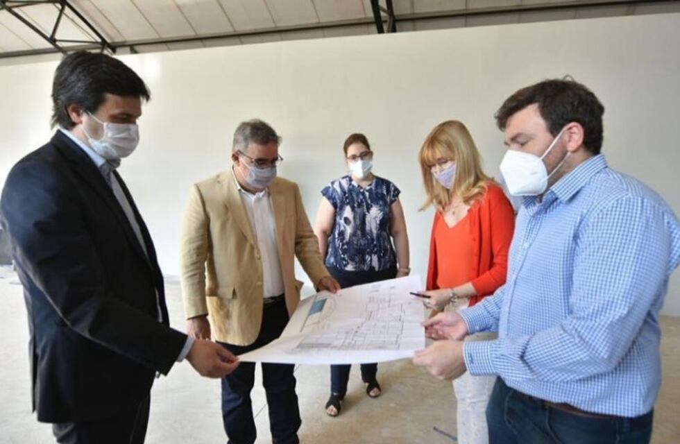 El gobernador Jalil recorrió el nuevo 911 e inauguró radio en Fray Mamerto Esquiú