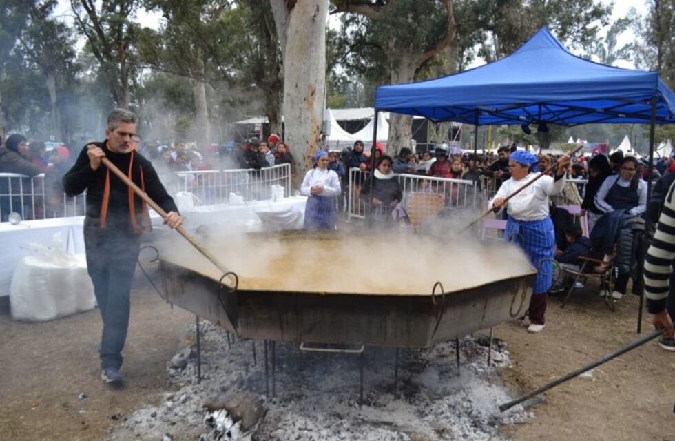 Casi 3 mil litros de locro para los santiagueños en el 466° Aniversario