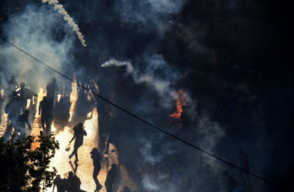 Chile: saqueos, incendios y enfrentamientos en otra jornada de tensión en Santiago