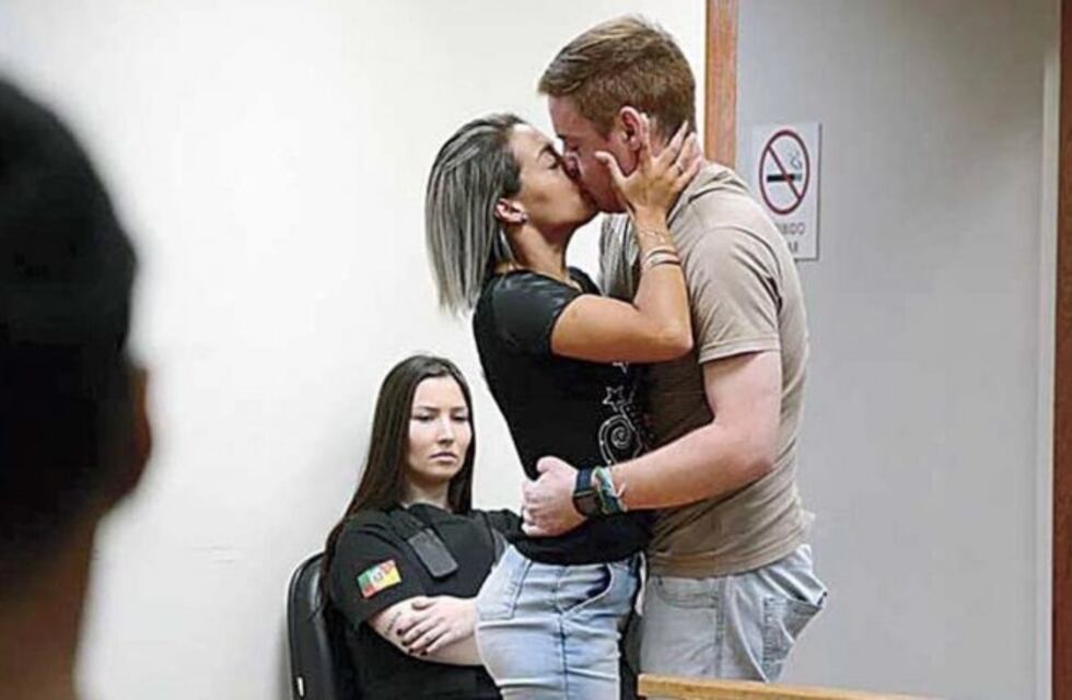 Su novio le dio cinco tiros pero ella lo perdonó y lo besó en pleno juicio