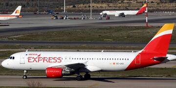 Coronavirus: polémica en España por un vuelo que viajó de Madrid a Canarias lleno de gente (Foto: web)