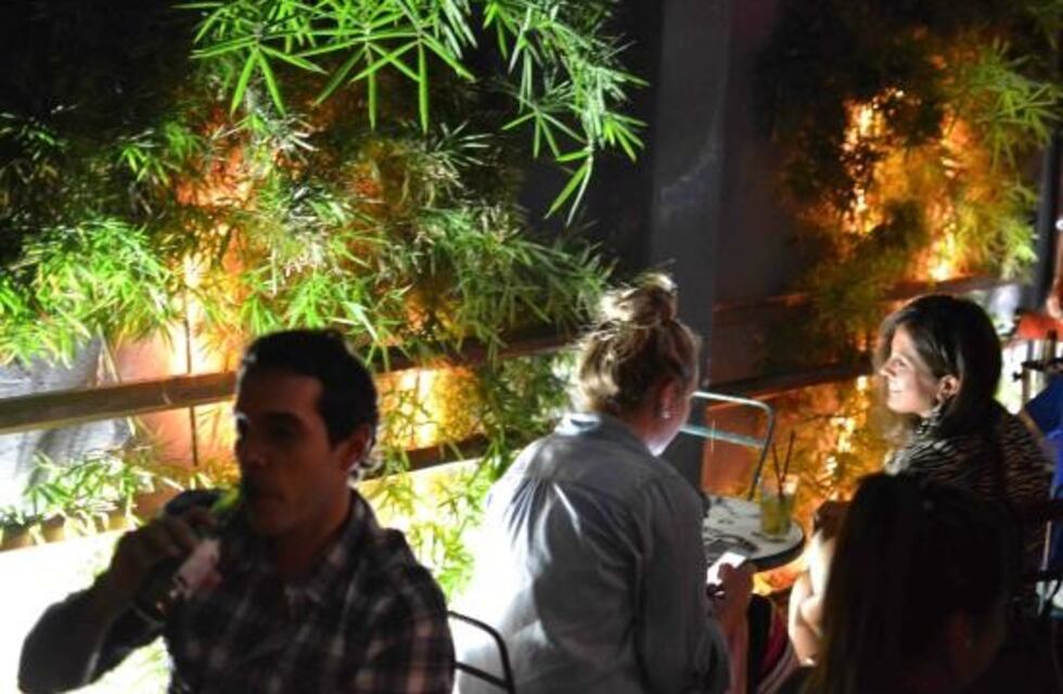 Desde el lunes reabren los bares, gimnasios y se permitirán reuniones familiares