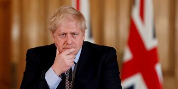 Boris Johnson, estable y de buen ánimo tras pasar su primera noche en terapia intensiva\u002E (REUTERS)