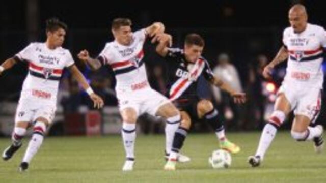Midfielder Tomas Andrade from River Plate of Argentina (2R) vies for the ball with midfielder Julio Buffarini (2L) of Brazilian club Sao Paulo FC during their Florida Cup semifinal soccer game at Al Lang Stadium in St. Petersburg, Florida on January 19, 2