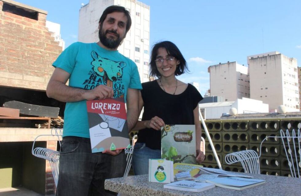 Libros en la terraza: una biblioteca iluminada por el sol