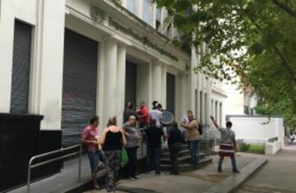 Se levantó el bloqueo de trabajadores de seguridad sobre el frente de la EPE