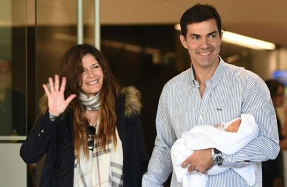 Isabel Macedo y Juan Manuel Urtubey presentaron a su hija "Belita"
