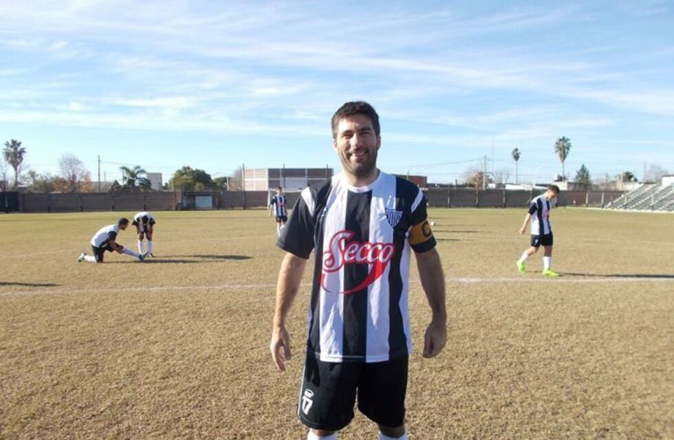 Matías Velando tuvo su despedida en La Emilia en la victoria frente a Defensores por 2 a 1