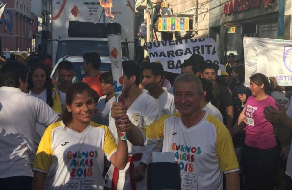 Deportistas riojanos transportaron la Antorcha Olímpica