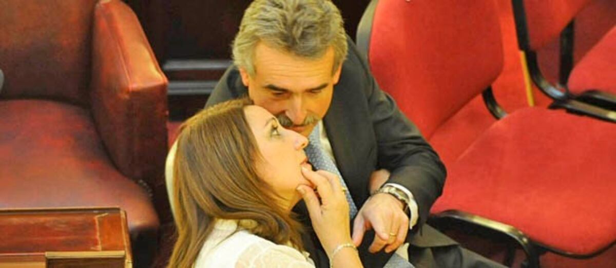 La mandataria local indicó que el candidato a diputado tiene que explicar cosas que pasaron en su gestión\u002E