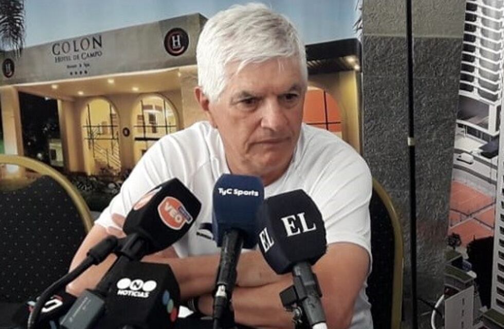 Comesaña, visiblemente enojado por "los alcahuetes" en Colón