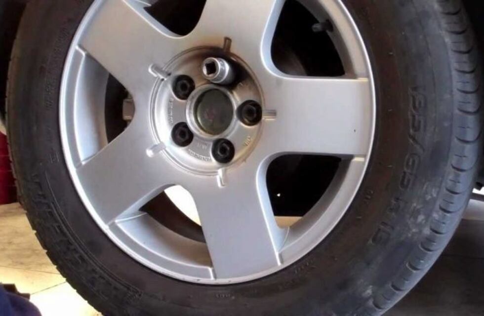 Detuvieron a ladrones totalmente equipados que robaban ruedas en Pichincha