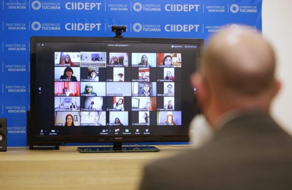 Distinción a maestros en Alderetes