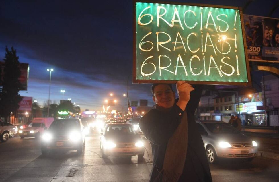 Volvió al nudo vial el “motivador” Abel Trillini con un mensaje especial por la pandemia