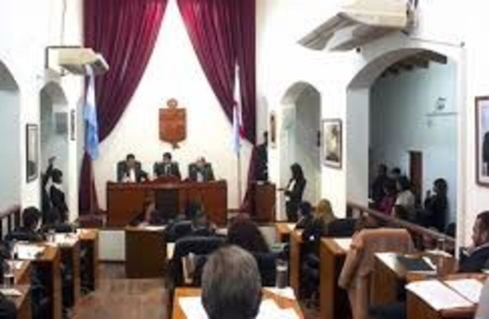 Denunciaron penalmente al Viceintendente y un grupo de concejales