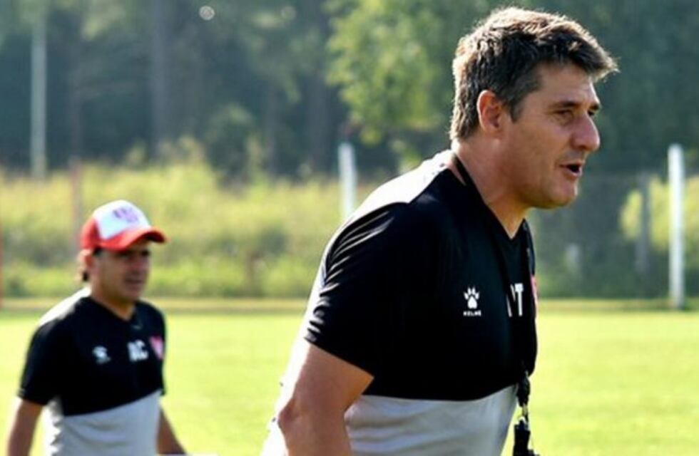 Teté Quiroz reasumió en Instituto: "A los que se van los vamos a tener que reemplazar"