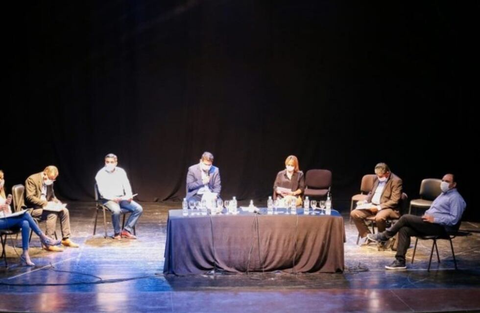 El gobernador Jalil garantizó el pago de los sueldos a todos los municipios