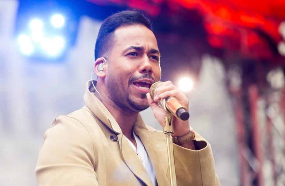 Romeo Santos le hizo tocar sus partes íntimas a una fan en pleno show