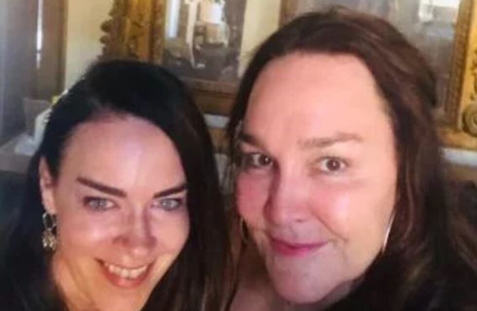 Se mudó a un palacio, se sacó una selfie y descubrió un terrorífico detalle